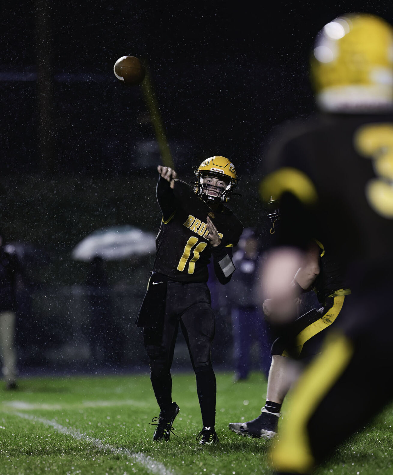 093022-ir-spt-football-CHS-6.jpg